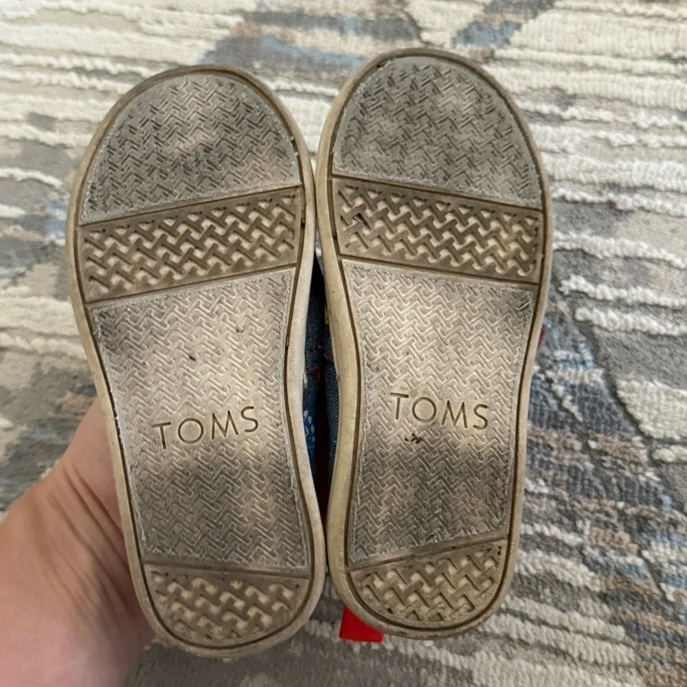 Toms • alpargata dino slip on shoe